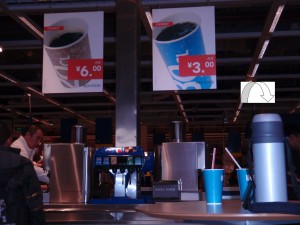 Termosen ble fyllt med kaffe Termosen ble fyllt med kaffe