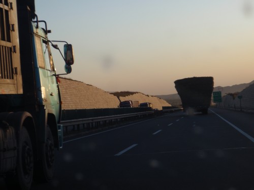 P9270190 Sjekk lasten der foran - langt utover sin egen størrelse. Å kjøre mellom alle trailerne ga oss en følelse av å kjøre Corvette i full fart på film.